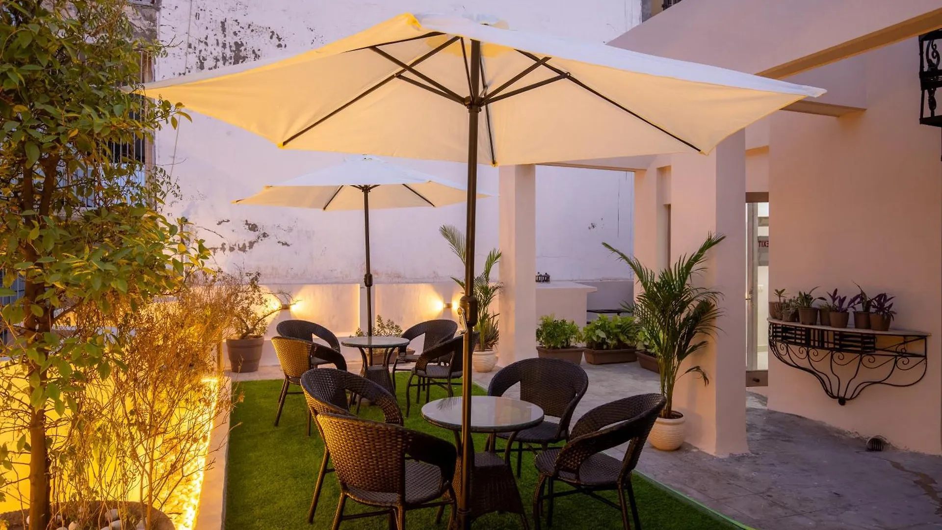 Bedchambers Serviced Apartments, Sector 40 Gurgáon 0*,  Indie